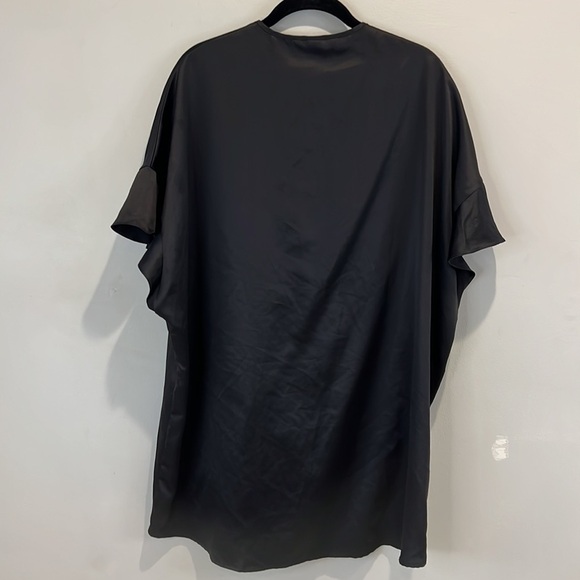 Victorias Secret front tie robe with ruffle detail on front & sleeves silky feel - Picture 4 of 10